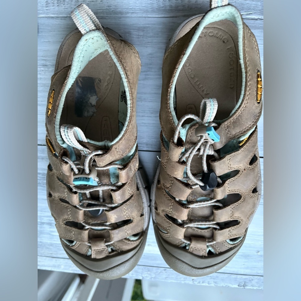 KEEN shoes. Size 7 Brown/ blue. EUC.